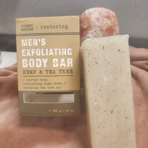HOMME MODERN MEN'S EXFOLIATING HEMP and TEA TREE BODY BAR - Picture 2 of 6